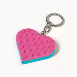 Svietiaca kľúčenka LEGO Iconic srdce